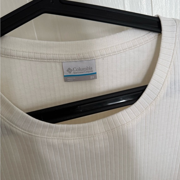 Columbia Off-White Ribbed Tee - Picture 2 of 3